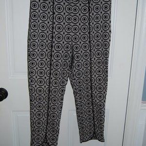 Joseph Ribkoff printed capri pants